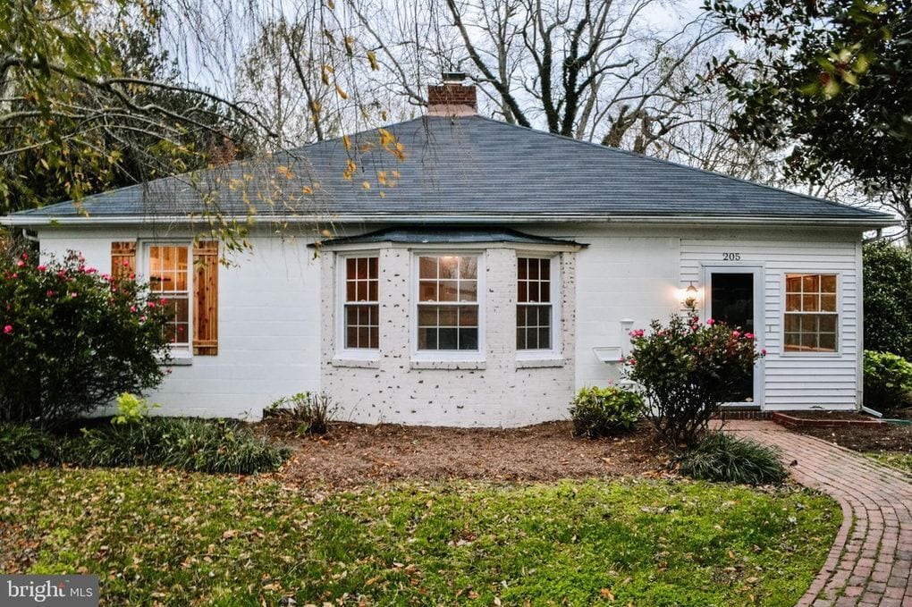 Primary Photo - 205 Somerset Ave