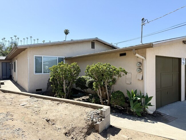 Foto del edificio - Single Level Duplex!