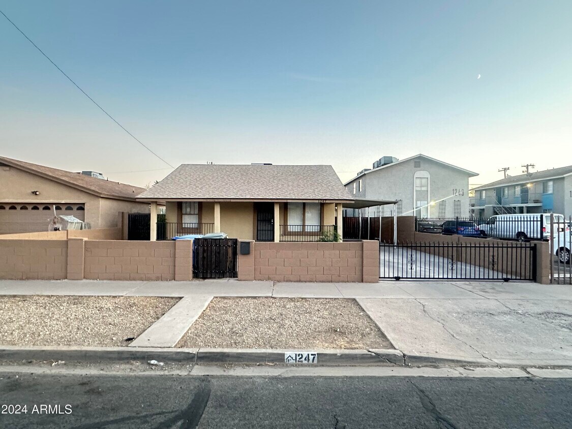Primary Photo - 1247 W Pierce St