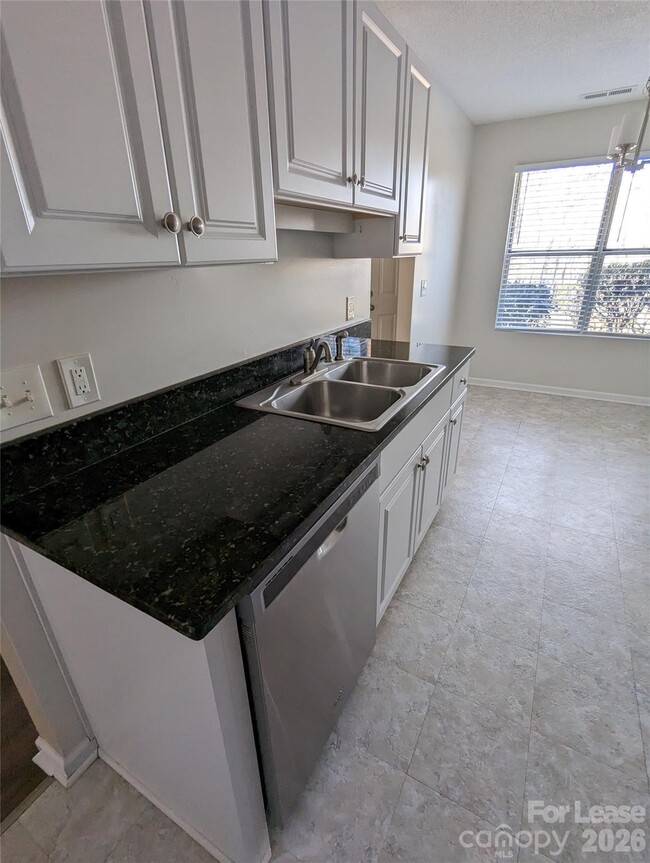 Building Photo - 72 Windwood Dr