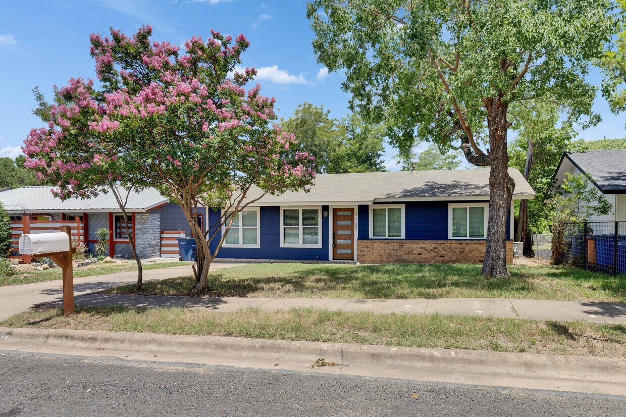 Foto principal - 7107 Cherry Meadow Dr