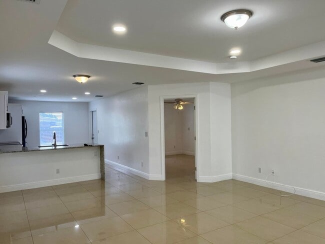 Building Photo - 1432 S J St