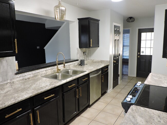 Foto del edificio - 7730 Hunters Green Cir N