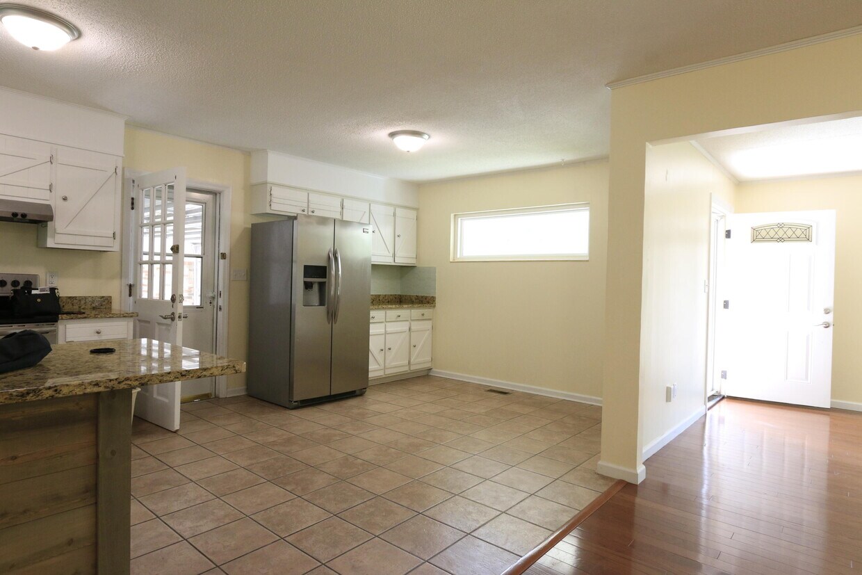 Foto del edificio - 3010 Clearwater Dr NE