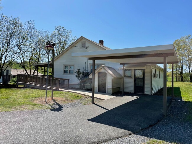 Foto del edificio - 2 BED, 1 BATH HOME LOCATED IN DENTON!