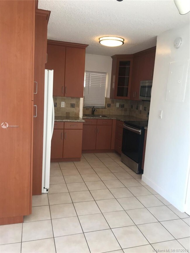 Foto del edificio - 870 NW 87th Ave