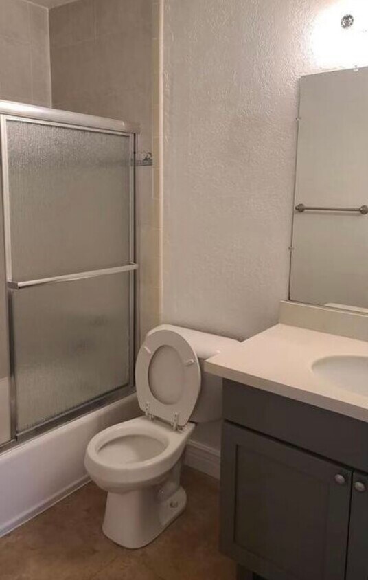 Foto principal - 556 S Fair Oaks Ave