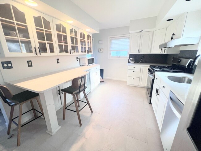 Kitchen - 15 Andover Pl