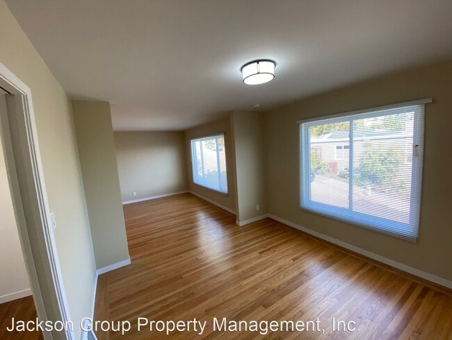 Building Photo - 4 br, 1.5 bath House - 596 Bella Vista