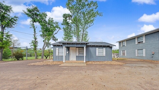 Building Photo - 310 Powers St