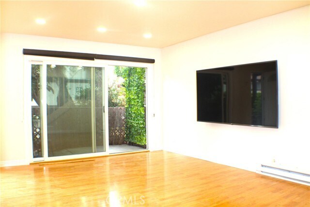 Foto del edificio - 376 Miraleste Dr