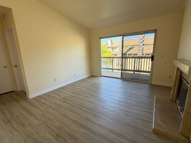 Building Photo - BEAUTIFULLY REFRESHED UPPER-LEVEL CONDO WITH GARAGE & RESORT-STYLE AMENITIES