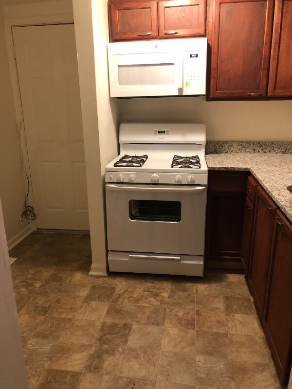 Building Photo - 4101 Fernhill Ave