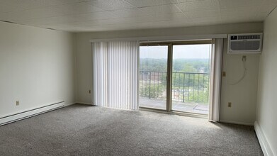 Building Photo - 370 Newton Cir