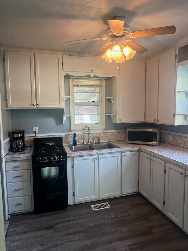 Kitchen - 411 S Jefferson St