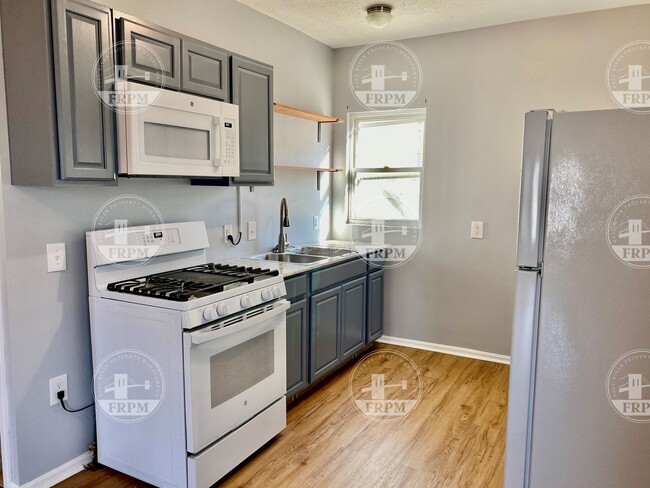 Building Photo - 1879 N Main St