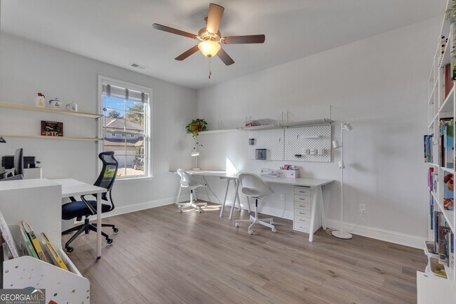 Building Photo - 411 Kinross Ln