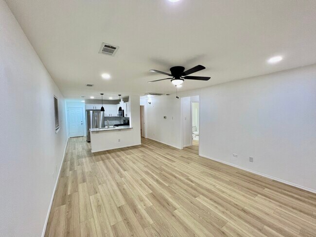 Foto del edificio - 1615 Homeland St