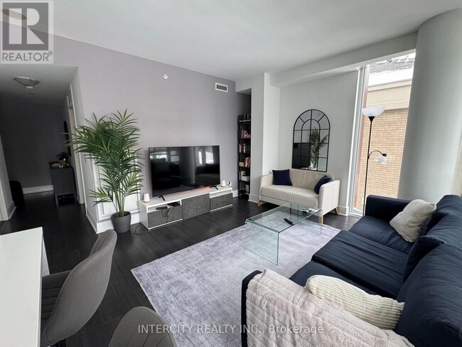 Photo du bâtiment - 32 Davenport Rd