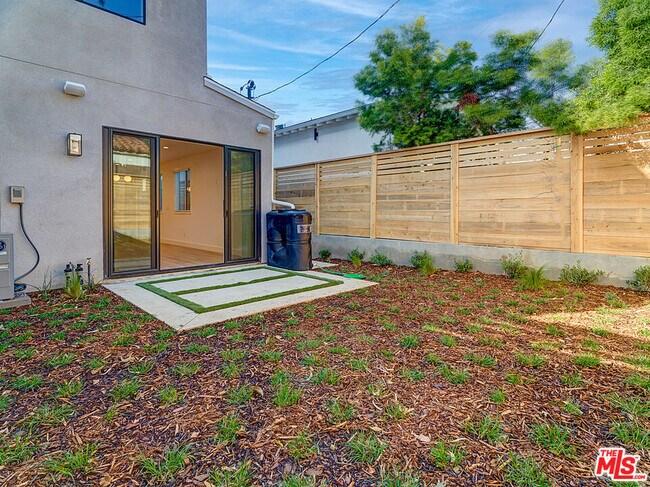 Building Photo - 10620 Ayres Ave