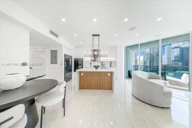 Building Photo - 350 S Miami Ave