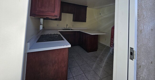 Entrance to the apartment starts in the kitchen - 1030 Aldgate Ave