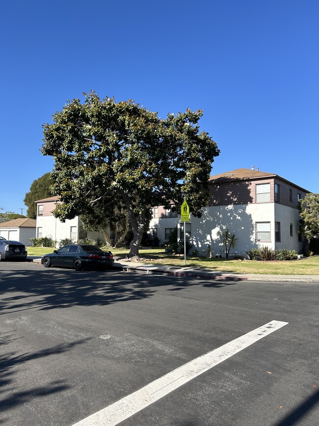 Building Photo - Dunbarton Manor