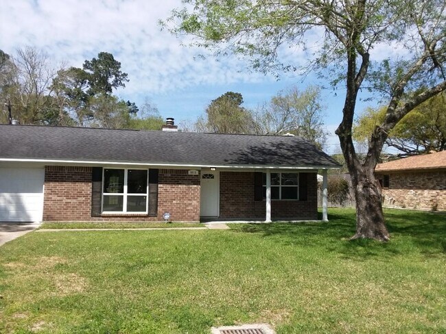 Foto del edificio - 9919 Forest Hollow Dr.