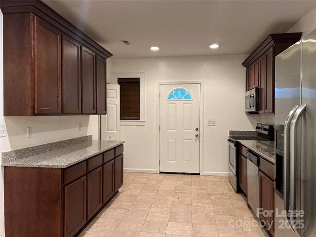 Building Photo - 424 Woodvale Pl