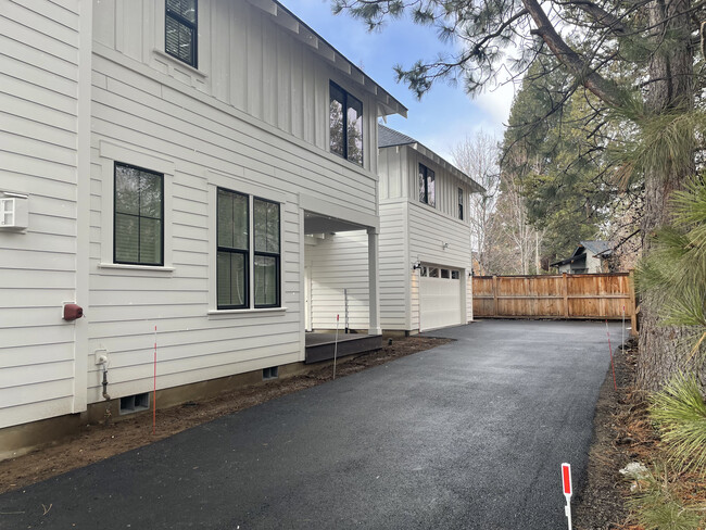 Building Photo - 1757 NW Steidl Rd