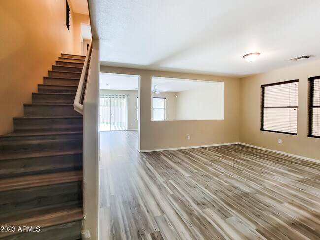 Foto del edificio - 18513 W Mariposa Dr