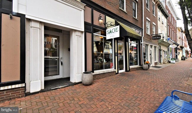 Building Photo - 154 Bridge St