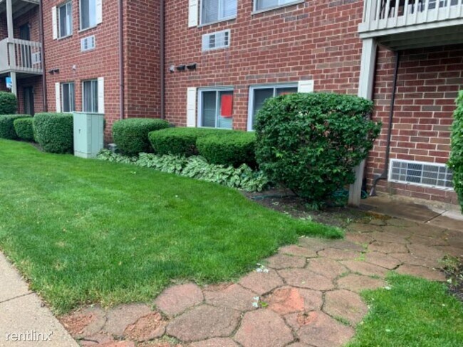 Building Photo - 1 br, 1 bath Condo - 860 N Lakeside Dr
