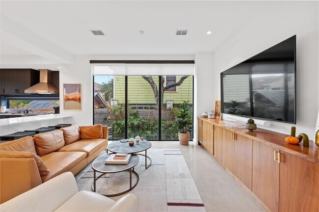 Building Photo - 1208 Hillside Ave