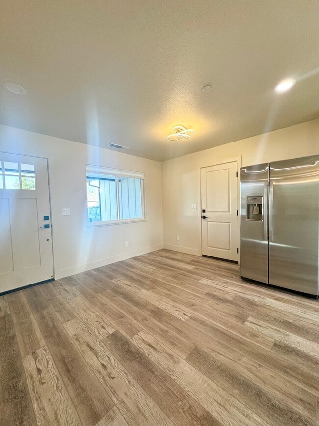 Building Photo - Luxury Living Redefined: Exquisite New Build