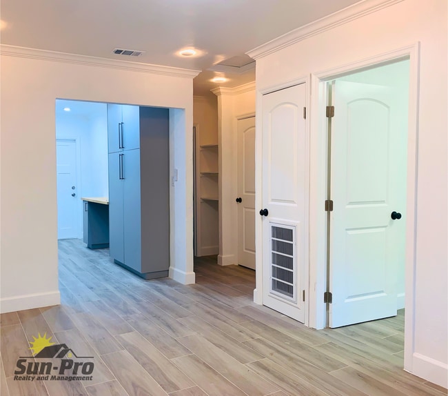 Photo - 748 Bethune St Townhome