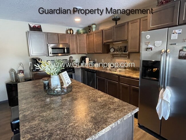 Building Photo - End Unit Town Home, Walk Out Patio, 2 Car ...