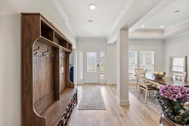 Foto del edificio - 110 Oak Trees Ln E