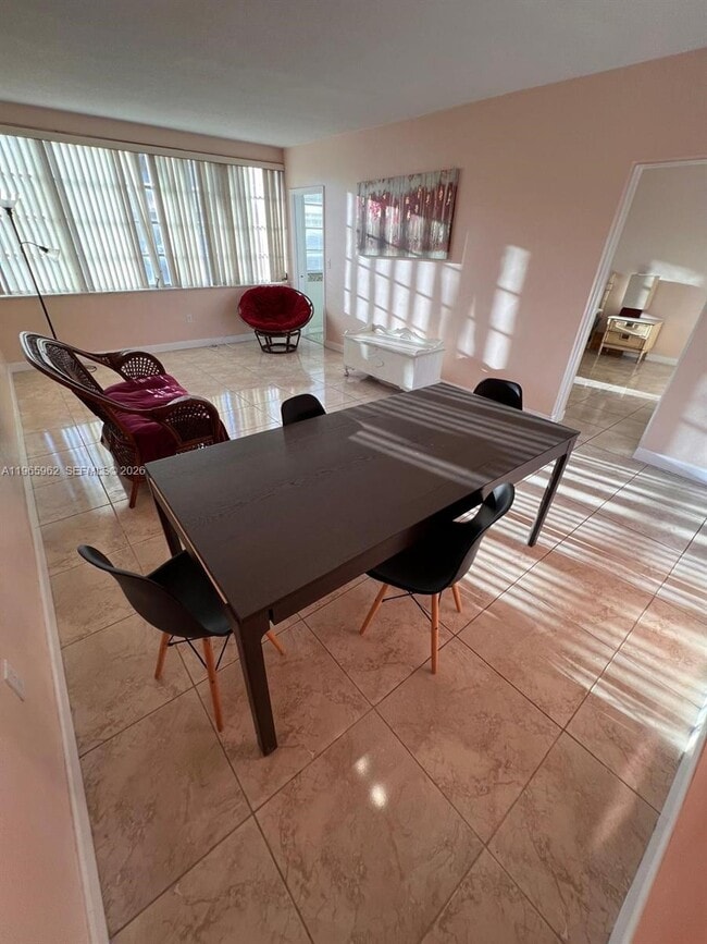 Foto del edificio - 1591 NE Miami Gardens Dr