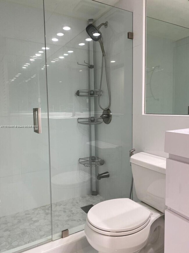 Foto del edificio - 18328 NW 68th Ave
