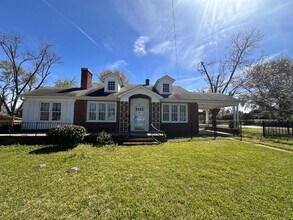 Building Photo - 327 W Church St