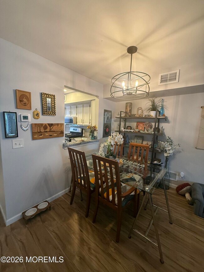 Building Photo - 51 Queens Way