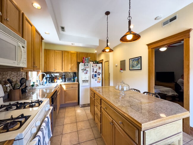 Foto del edificio - 2713 N Kimball Ave