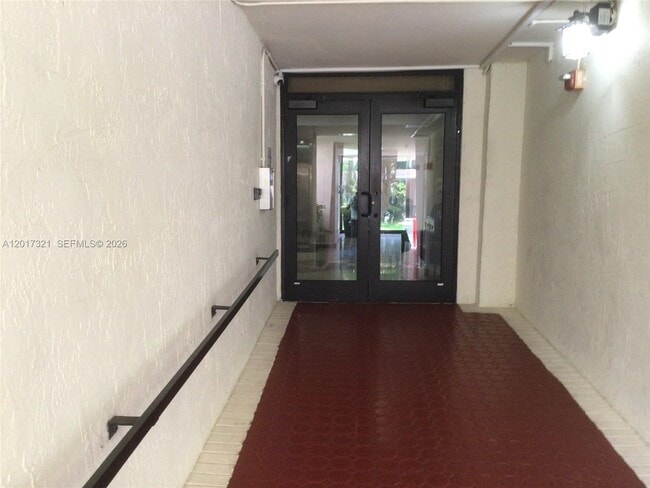 Foto del edificio - 17021 N Bay Rd