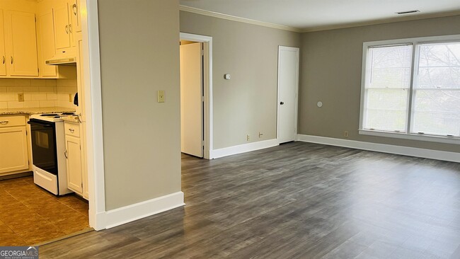 Building Photo - 501 W Haralson St