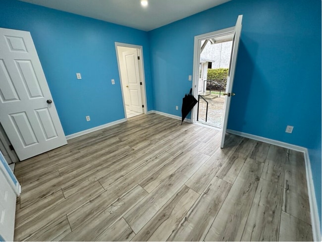 Building Photo - 520 Porter St