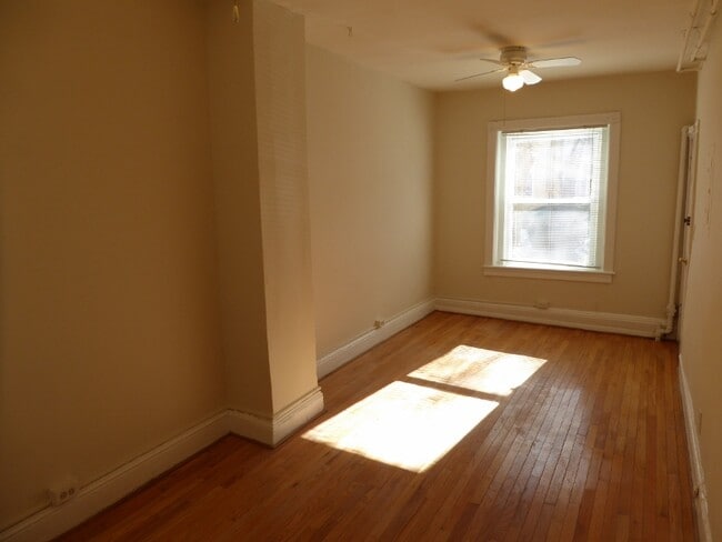Foto del edificio - 2137 Newport Pl NW