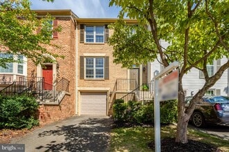 Building Photo - 4234 Fox Lake Dr
