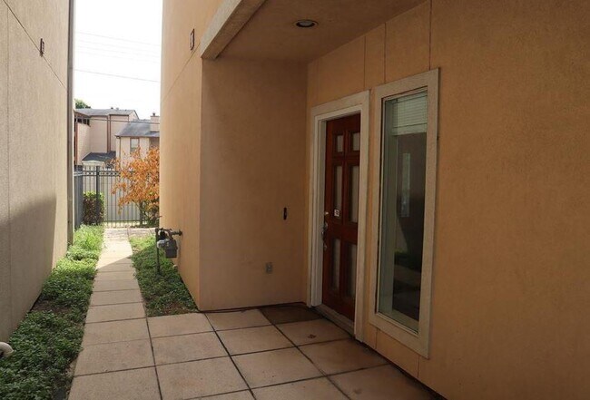 Building Photo - 7203 Crystal Way