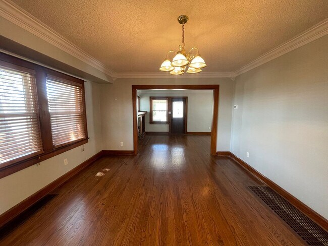 Foto del edificio - 347 Lawn Ave